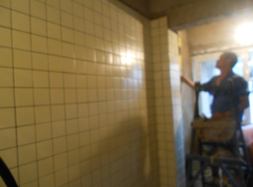 桐梓林世紀景園貼磚廚房廁所10*10現場貼磚實例